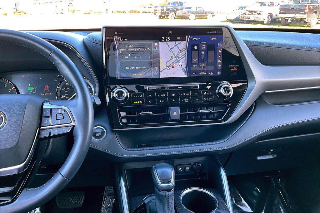 used 2021 Toyota Highlander car, priced at $32,857