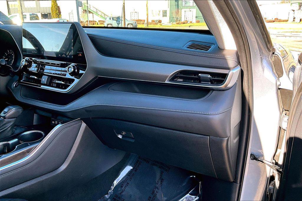 used 2021 Toyota Highlander car, priced at $32,857