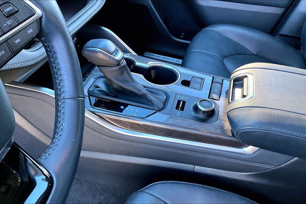 used 2021 Toyota Highlander car, priced at $32,857