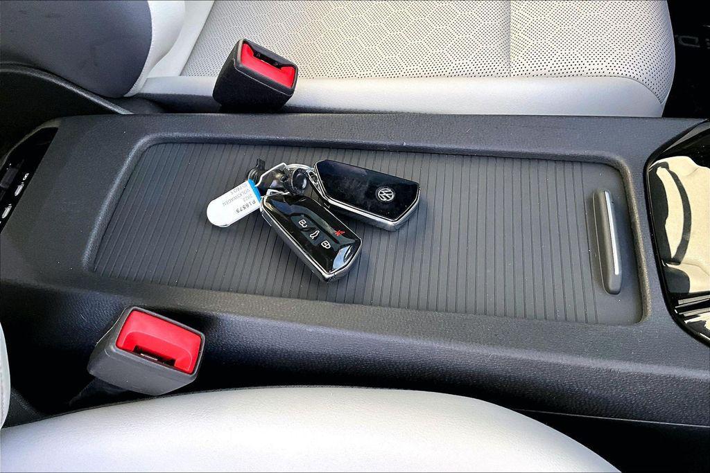 used 2022 Volkswagen ID.4 car, priced at $20,808