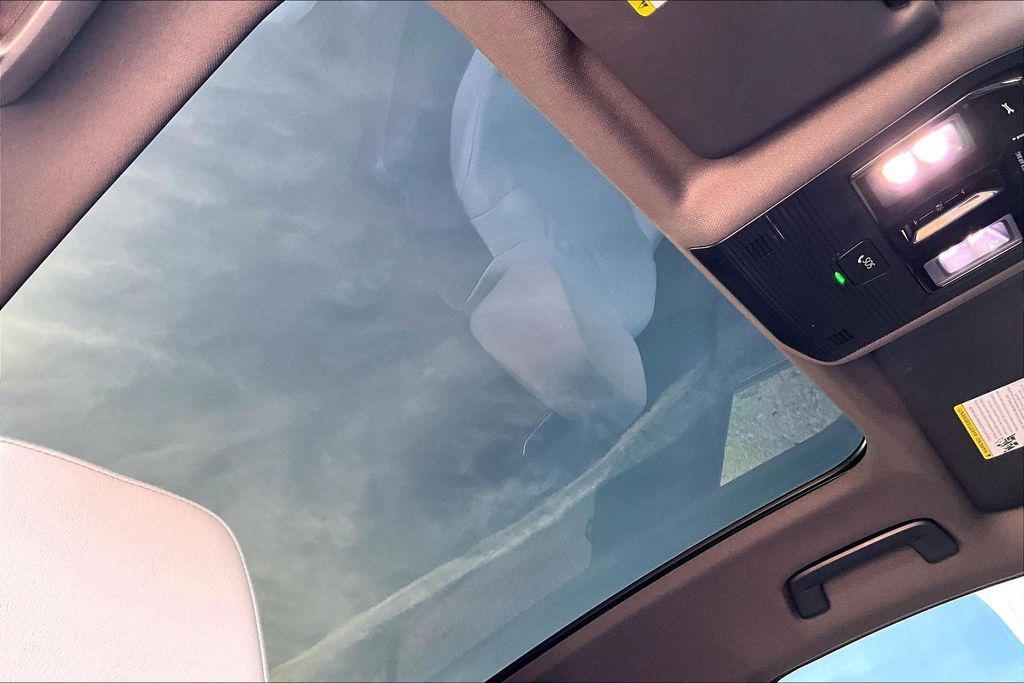 used 2022 Volkswagen ID.4 car, priced at $20,808