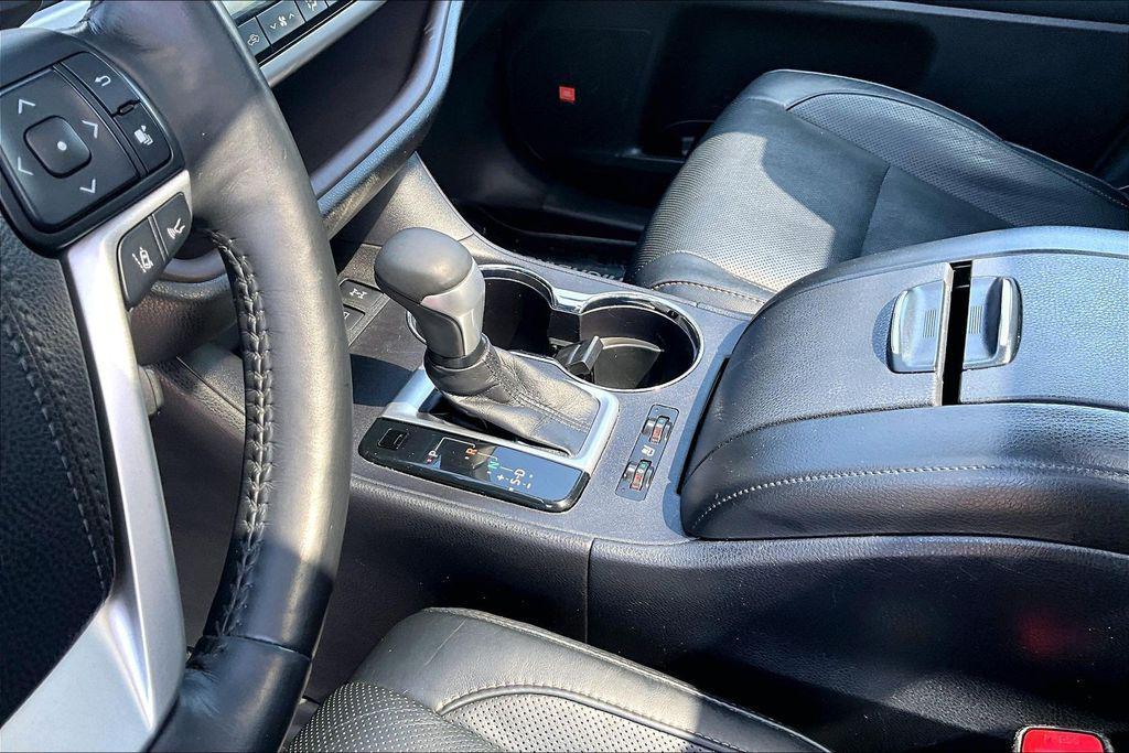 used 2018 Toyota Highlander car, priced at $25,844