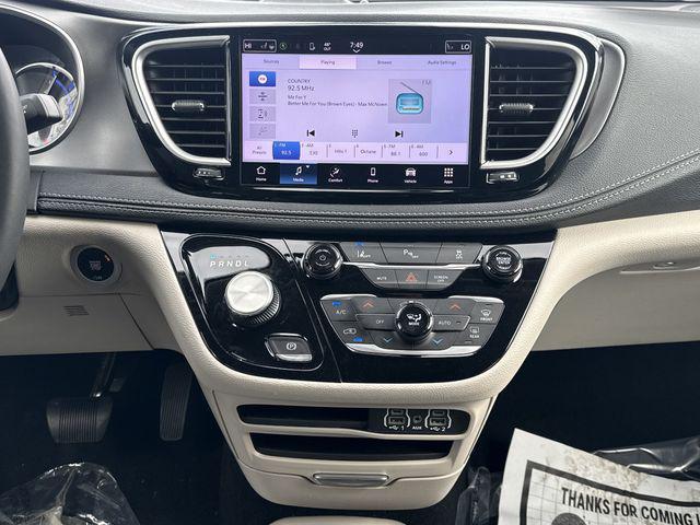 used 2023 Chrysler Pacifica Hybrid car, priced at $26,174