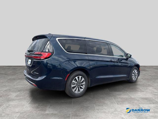 used 2023 Chrysler Pacifica Hybrid car, priced at $26,174