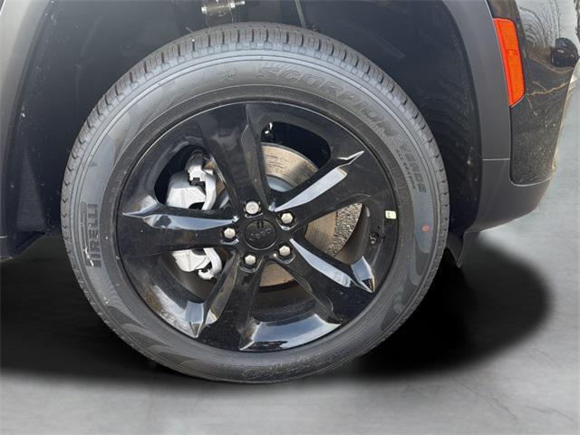 new 2025 Jeep Grand Cherokee car, priced at $51,676