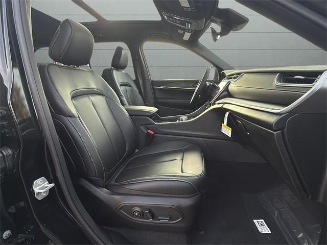 new 2025 Jeep Grand Cherokee car, priced at $51,676