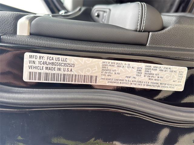 new 2025 Jeep Grand Cherokee car, priced at $51,061