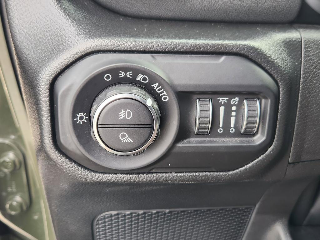 used 2022 Jeep Gladiator car, priced at $27,998