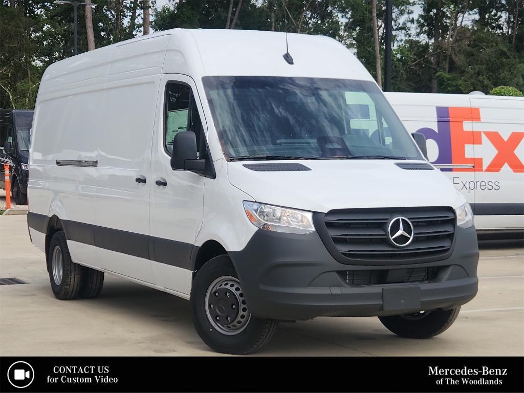 new 2025 Mercedes-Benz Sprinter 3500 car, priced at $68,579
