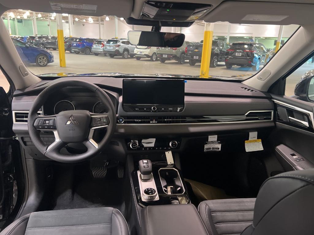new 2025 Mitsubishi Outlander car, priced at $36,050
