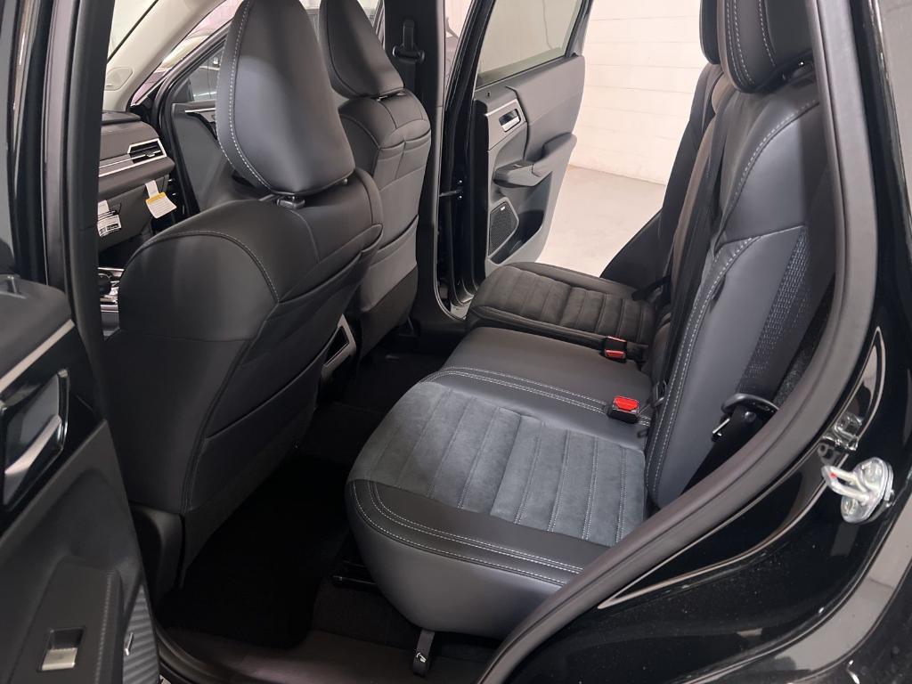 new 2025 Mitsubishi Outlander car, priced at $36,050