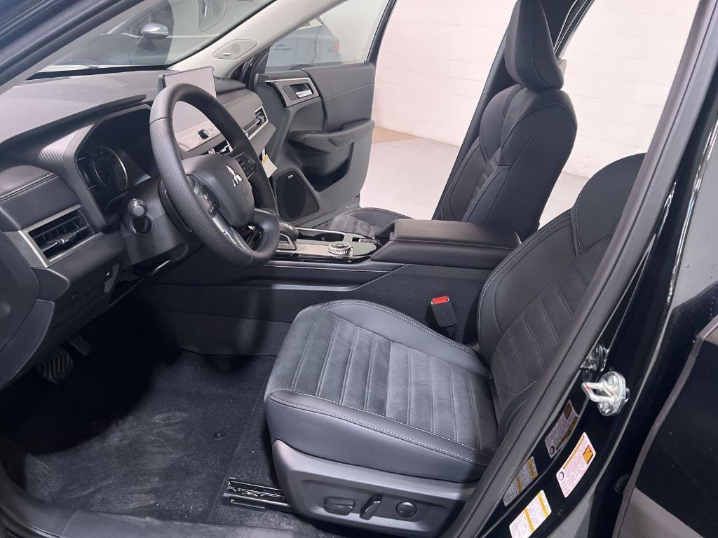 new 2025 Mitsubishi Outlander car, priced at $36,050