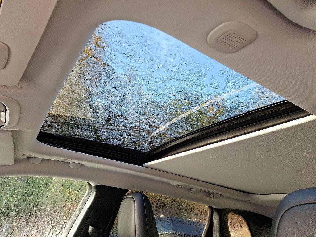 used 2022 Jeep Cherokee car, priced at $25,322