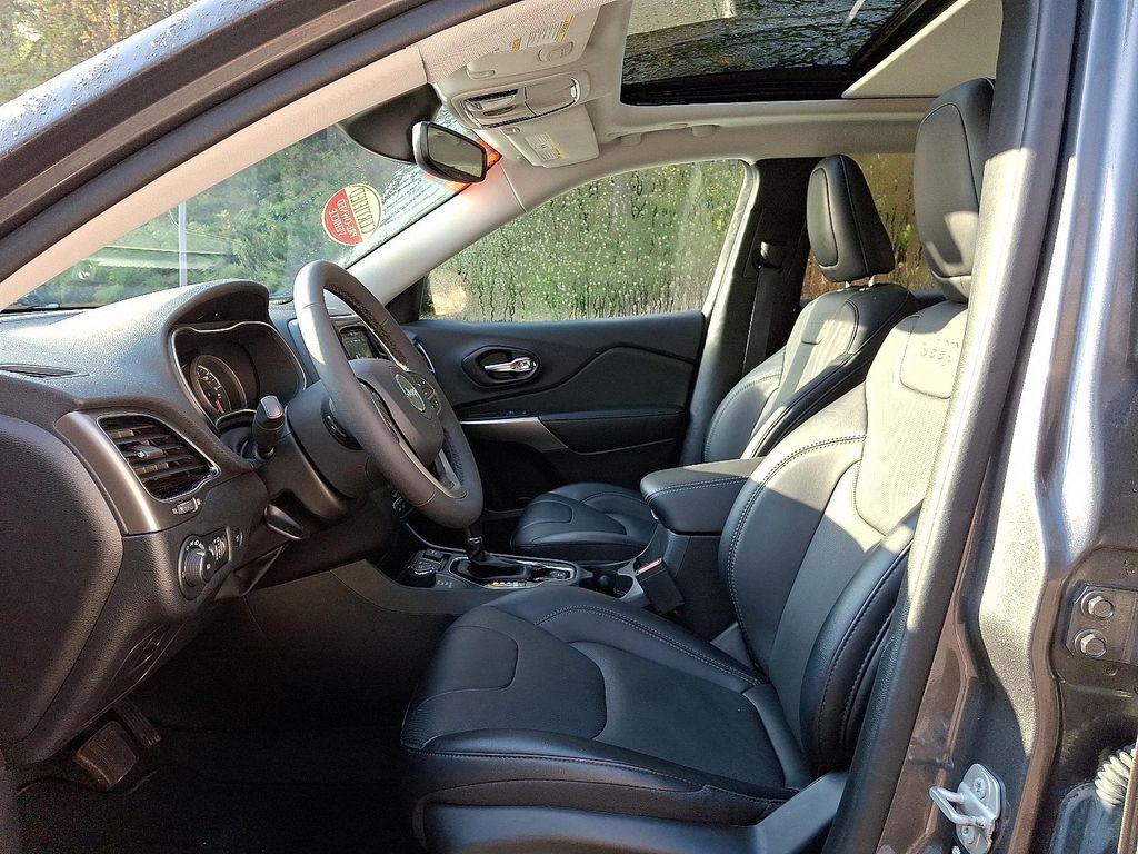 used 2022 Jeep Cherokee car, priced at $25,322