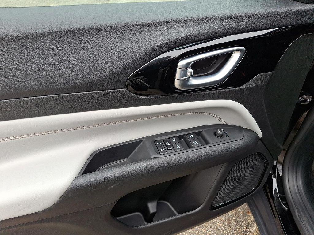 used 2025 Jeep Compass car, priced at $29,955