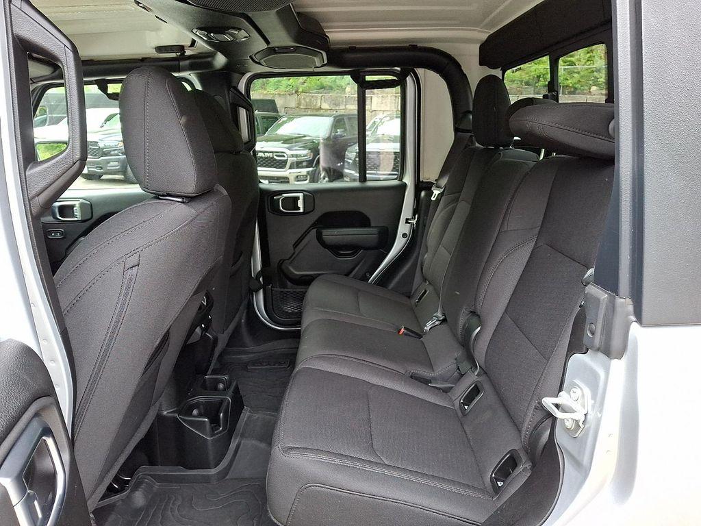 used 2023 Jeep Gladiator car, priced at $32,443