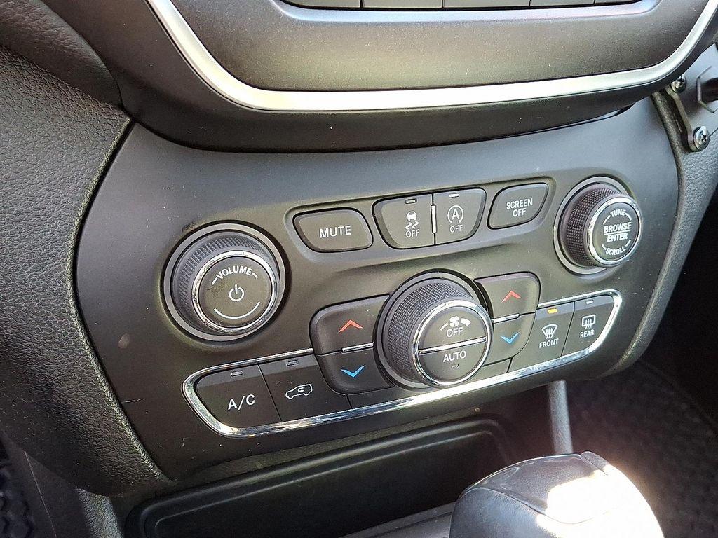 used 2021 Jeep Cherokee car, priced at $21,211