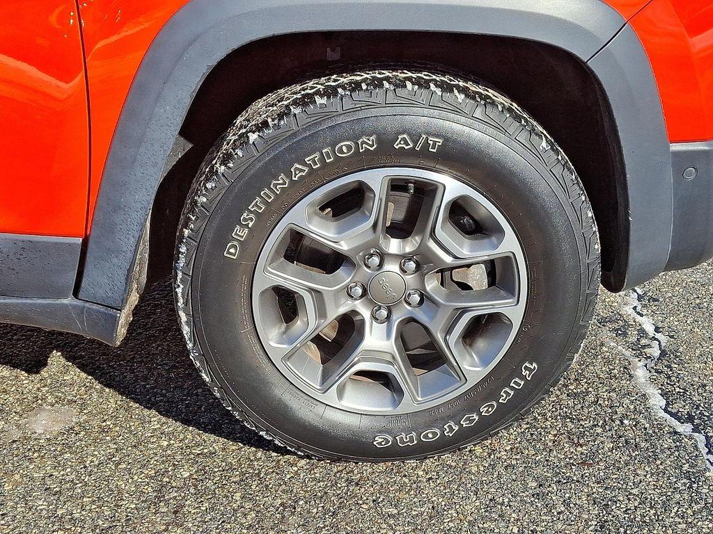 used 2021 Jeep Cherokee car, priced at $21,211