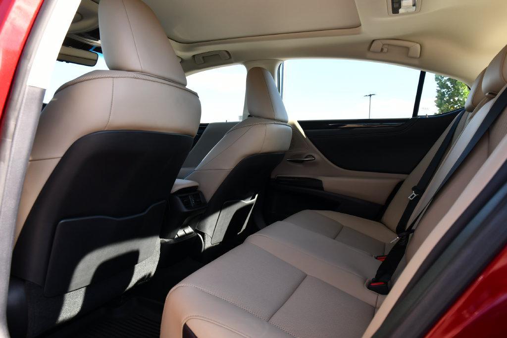used 2021 Lexus ES 350 car, priced at $38,100