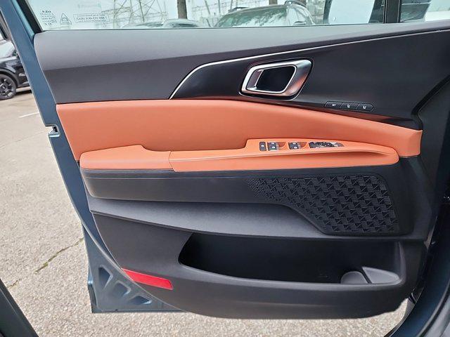 new 2025 Kia Carnival Hybrid car, priced at $53,255