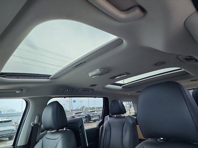 new 2025 Kia Carnival Hybrid car, priced at $52,720