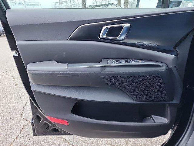 new 2025 Kia Carnival Hybrid car, priced at $52,720