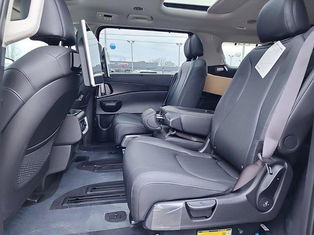 new 2025 Kia Carnival Hybrid car, priced at $52,720