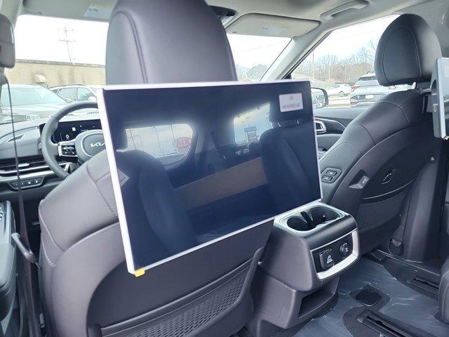 new 2025 Kia Carnival Hybrid car, priced at $52,720