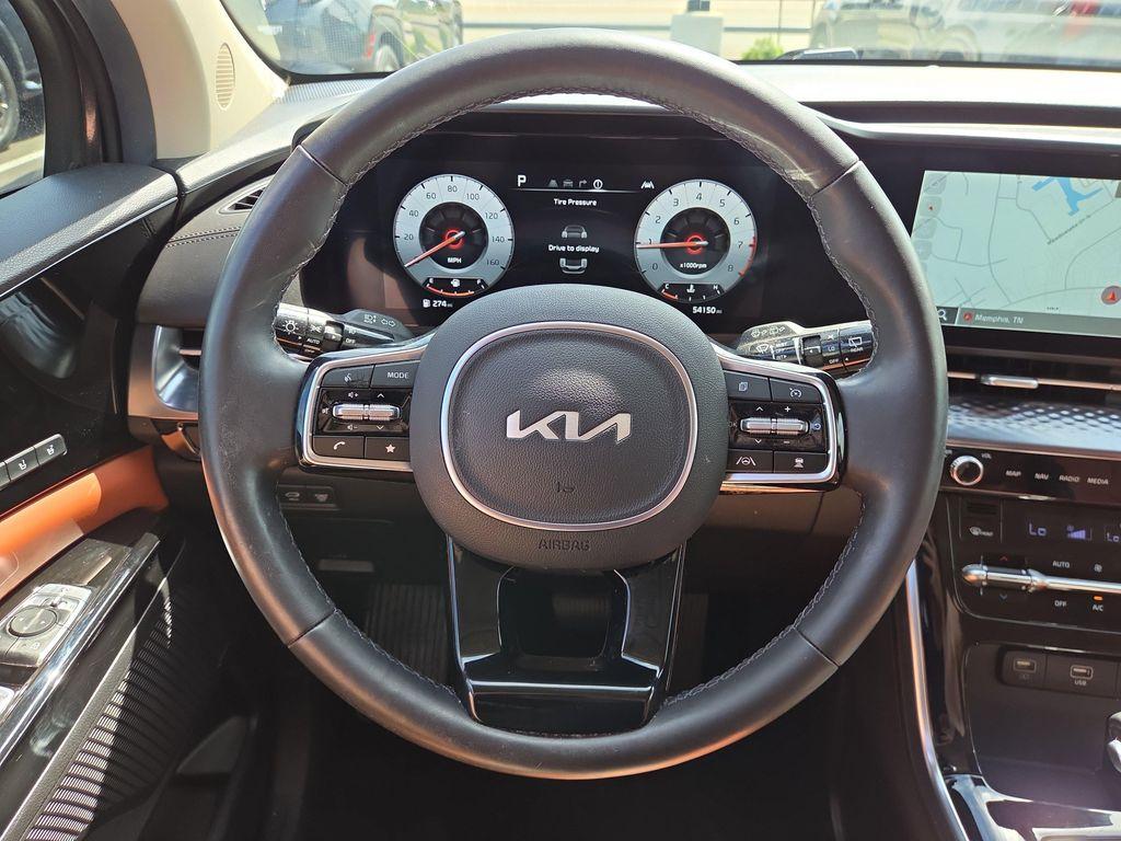 used 2023 Kia Carnival car