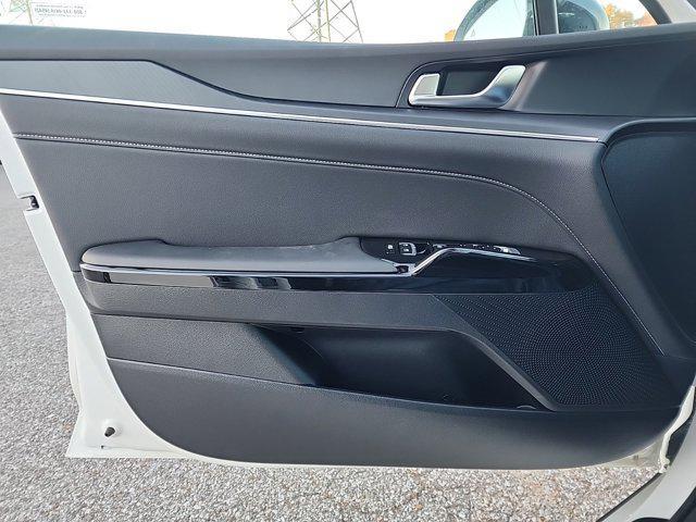 new 2025 Kia K5 car, priced at $27,785