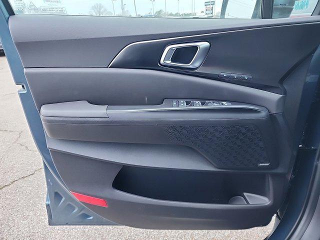 new 2025 Kia Carnival Hybrid car, priced at $53,392