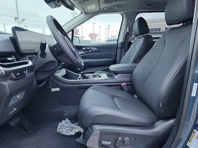 new 2025 Kia Carnival car, priced at $52,755