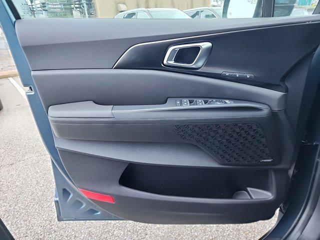 new 2025 Kia Carnival car, priced at $52,755