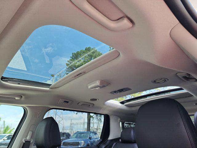 new 2025 Kia Carnival Hybrid car, priced at $50,620