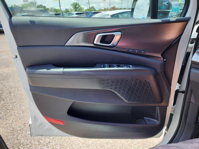 new 2025 Kia Carnival Hybrid car, priced at $50,620