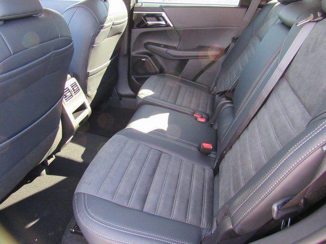 new 2025 Mitsubishi Outlander car, priced at $29,025