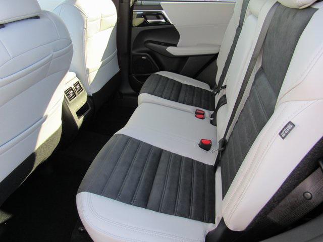 new 2025 Mitsubishi Outlander car, priced at $30,025