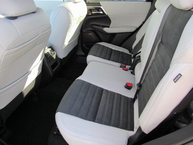 new 2025 Mitsubishi Outlander car, priced at $30,040