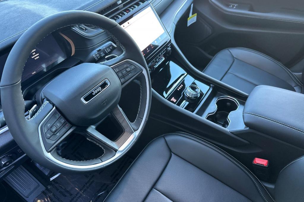 new 2025 Jeep Grand Cherokee car, priced at $49,905