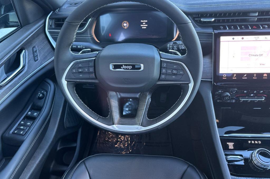 new 2025 Jeep Grand Cherokee car, priced at $49,905