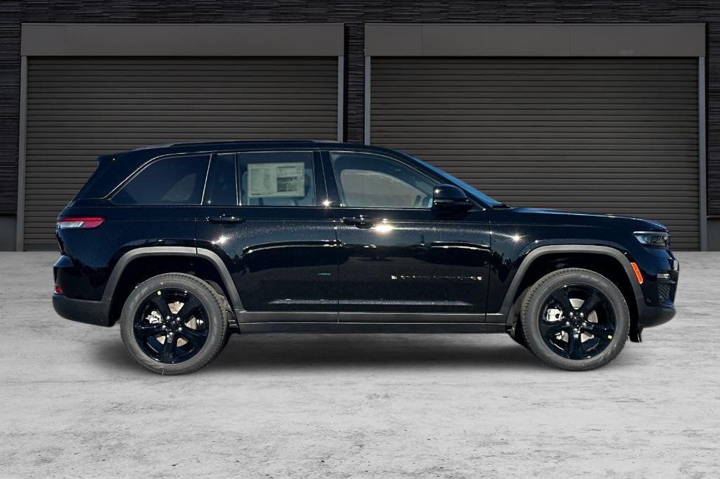 new 2025 Jeep Grand Cherokee car, priced at $49,905