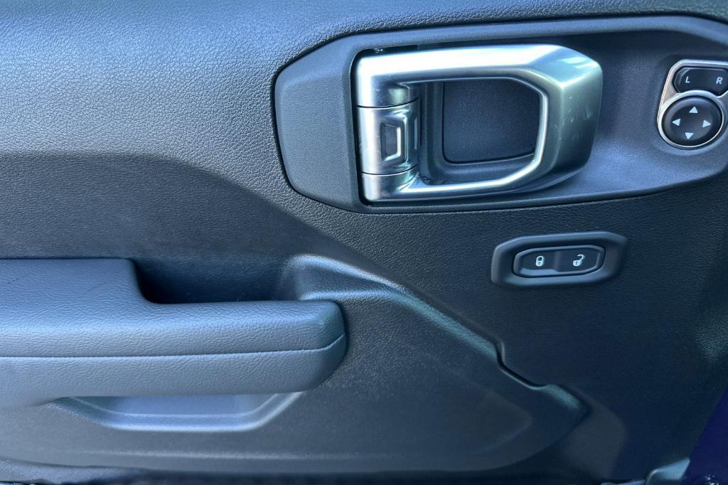 new 2026 Jeep Gladiator car, priced at $46,945