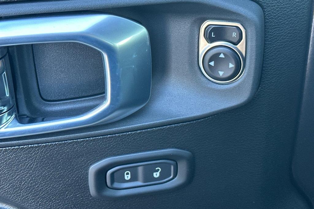 new 2026 Jeep Gladiator car, priced at $46,250