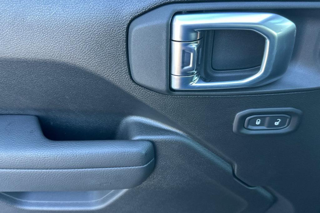 new 2026 Jeep Gladiator car, priced at $46,250