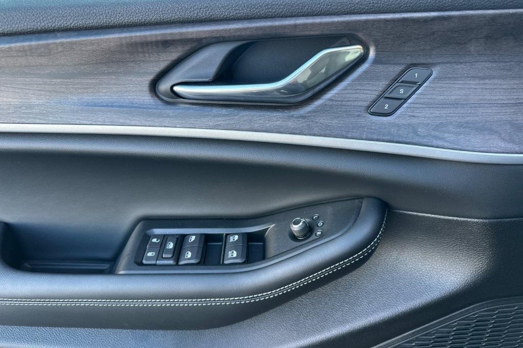 new 2025 Jeep Grand Cherokee L car, priced at $49,330