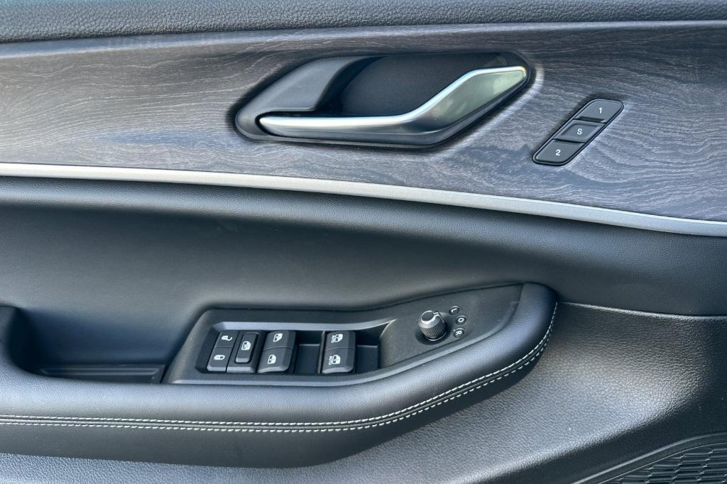 new 2025 Jeep Grand Cherokee L car, priced at $49,330