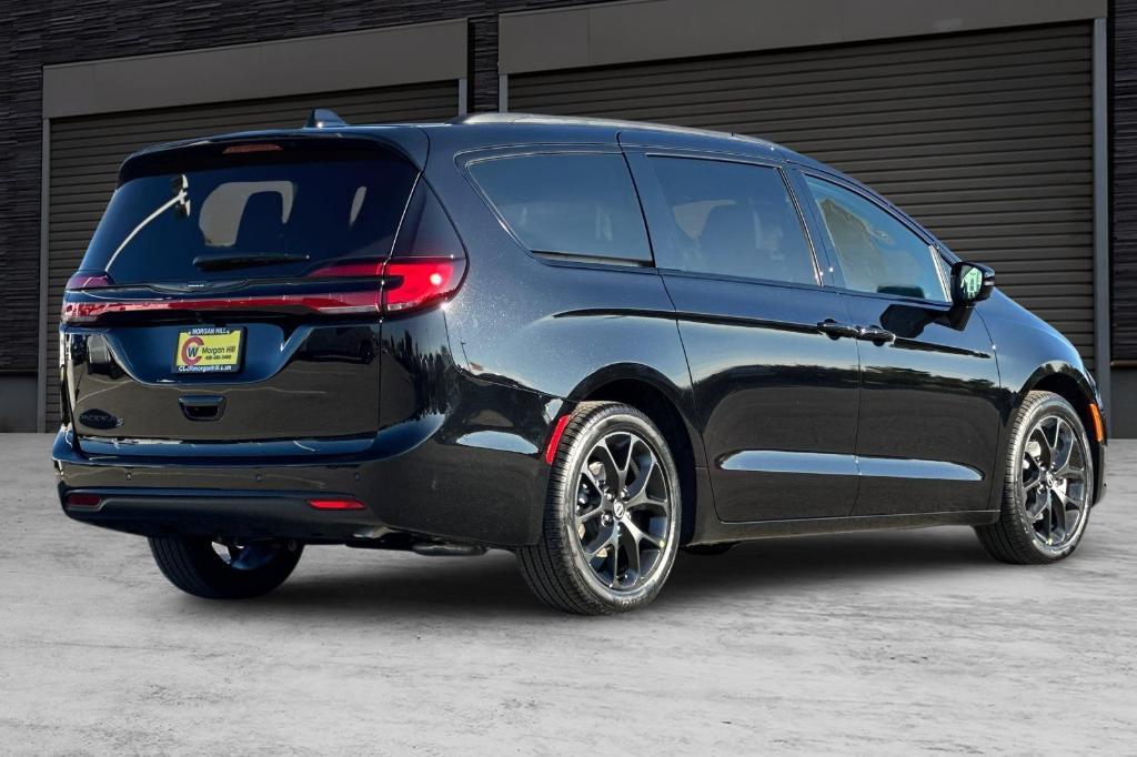 new 2026 Chrysler Pacifica car, priced at $46,580
