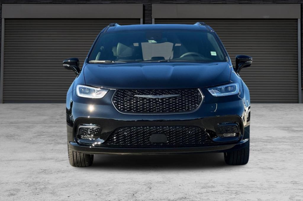 new 2026 Chrysler Pacifica car, priced at $46,580