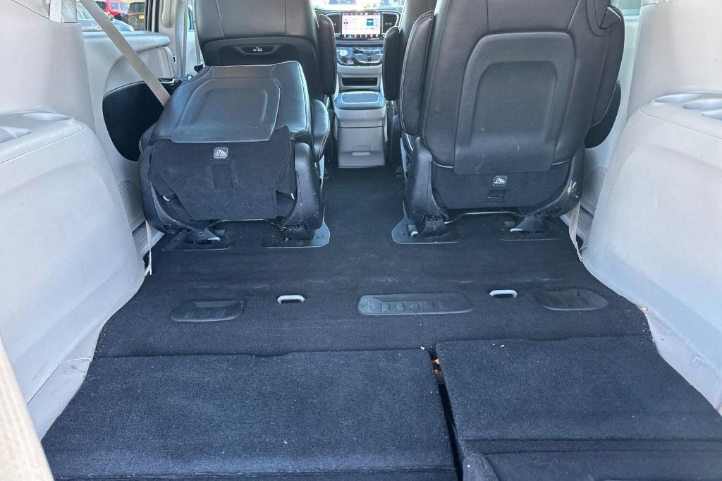 used 2023 Chrysler Pacifica Hybrid car, priced at $25,776