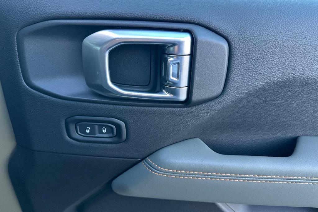 new 2026 Jeep Gladiator car, priced at $55,260